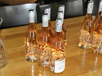 Zes flessen rose laroche. - afbeelding 2 van  2