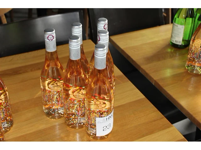 Zes flessen rose laroche. - afbeelding 1 van  2