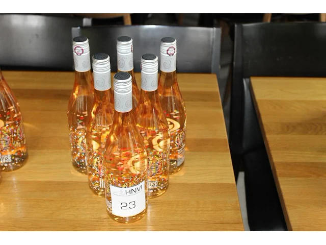 Zes flessen rose laroche. - afbeelding 2 van  2