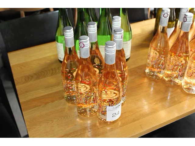 Zes flessen rose laroche. - afbeelding 2 van  2