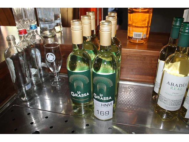 Zes flessen witte wijn chardonnay. - afbeelding 1 van  2