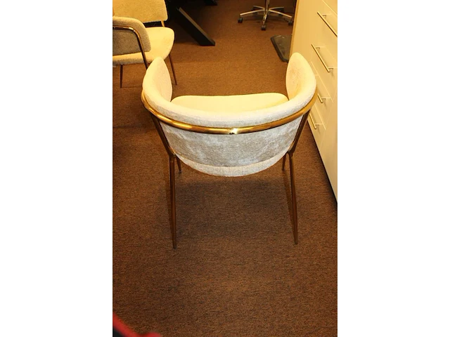 Zes gestoffeerde buisstalen stoelen met messingkleurige poten - afbeelding 4 van  4