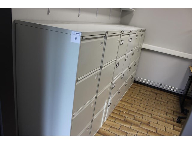 Zes hangmappenkasten. afmeting 47 x 62 x 133 cm. - afbeelding 1 van  3