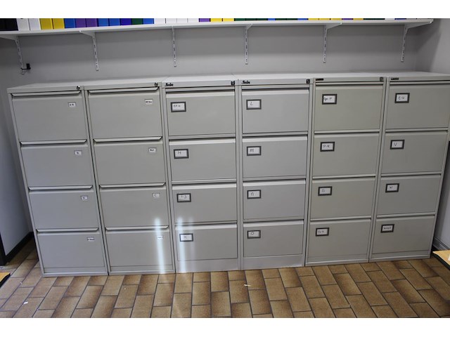 Zes hangmappenkasten. afmeting 47 x 62 x 133 cm. - afbeelding 2 van  3