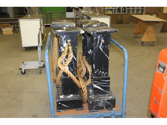 Zes hardstenen pilaren 29 x 29 x 88 cm met gebruikssporen. - afbeelding 1 van  3