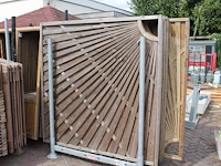 Zes houten zontuinschermen. afmeting 180 x180 cm. - afbeelding 1 van  3