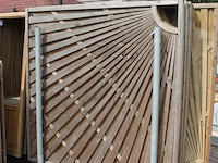 Zes houten zontuinschermen. afmeting 180 x180 cm. - afbeelding 2 van  3