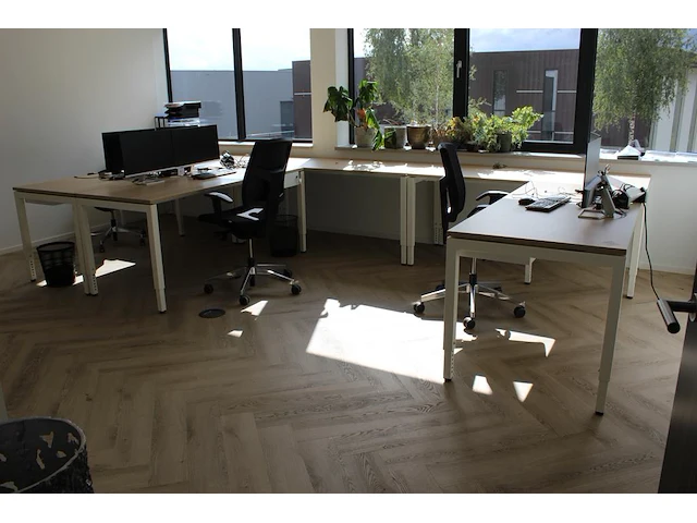 Zes in hoogte verstelbare werktafels. afmeting 180 x 80 - afbeelding 1 van  3