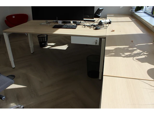 Zes in hoogte verstelbare werktafels. afmeting 180 x 80 - afbeelding 3 van  3