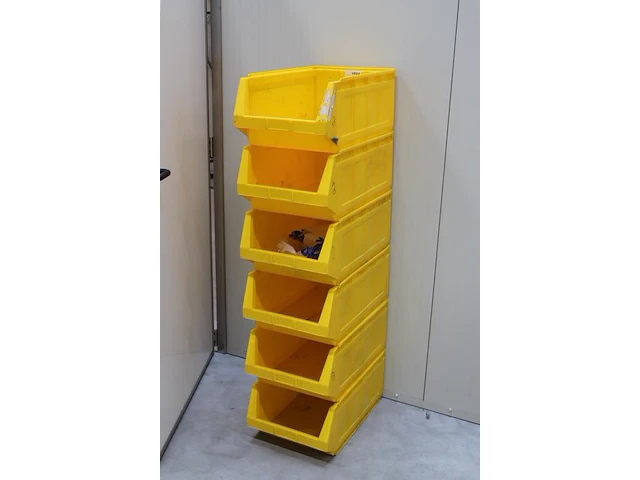 Zes kunststof stapelbakken ekwo met afmeting 36 x 60 x 24 cm. - afbeelding 2 van  2
