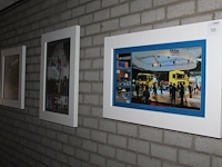 Zes lijsten met beursprints en reclameopdruk. afmetingen twee maal 72 x 72 cm en vier maal 65 x 85 cm. - afbeelding 1 van  4