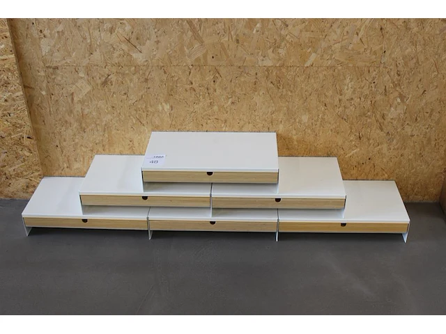Zes monitorsteunen met lade ikea. - afbeelding 1 van  2