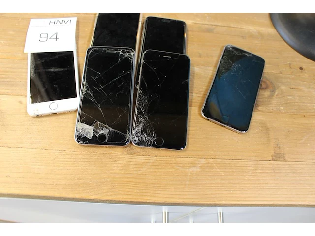 Zes onderdelen telefoons apple. - afbeelding 1 van  2