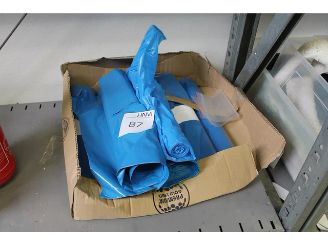 Zes rollen vuilniszakken blauw. - afbeelding 1 van  1