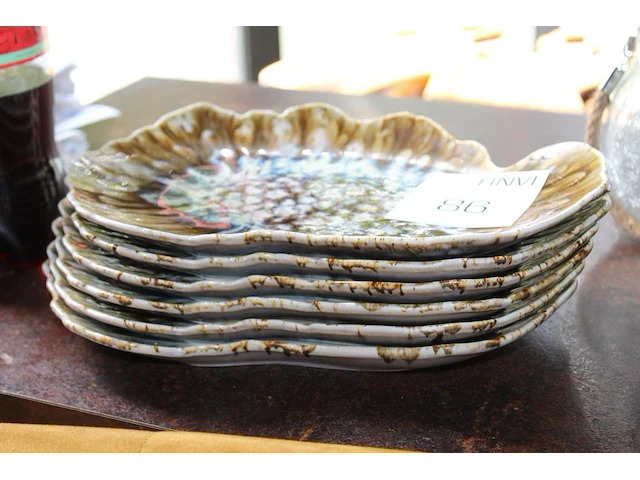 Zes schalen in bladvorm en lengte ca. 29 cm. - afbeelding 1 van  2