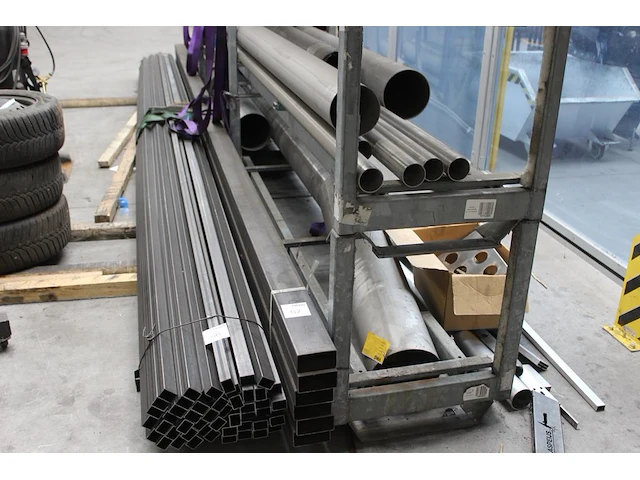 Zes stalen kokers 50 x 100 x 6000mm. dikte 2 mm. - afbeelding 1 van  2