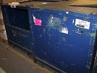Zes transportboxen 120 x 120 x 120 cm met metalen frame en heftrucklepelgaten deels gevuld met grote hoevee... - afbeelding 2 van  2