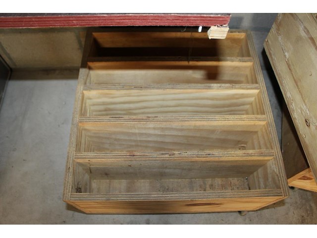 Zes verrijdbare houten kratten. afmeting 50 x 50 x 29 cm. - afbeelding 2 van  2