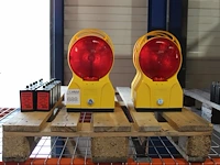 Zes waarschuwingslampen led wemas rood met accu's met 1 sleutel. - afbeelding 1 van  2