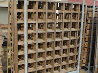 Zestien houten tuinschermen in metalen bok wo 90 x 180 en 180 x 180 cm. let op: exclusief metalen bok. - afbeelding 2 van  3
