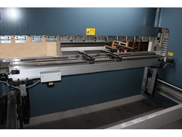 Zetbank durma ad-r 30220 met bedieningspaneel da 66t en diverse zetstukken. werkbreedte 3050 mm. perscapaci... - afbeelding 15 van  20