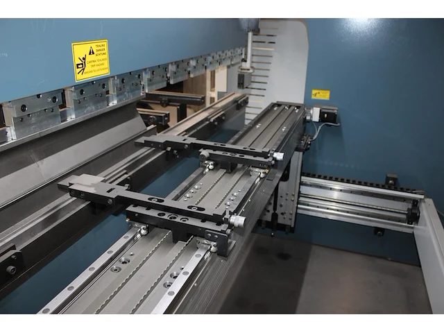 Zetbank durma ad-r 30220 met bedieningspaneel da 66t en diverse zetstukken. werkbreedte 3050 mm. perscapaci... - afbeelding 16 van  20
