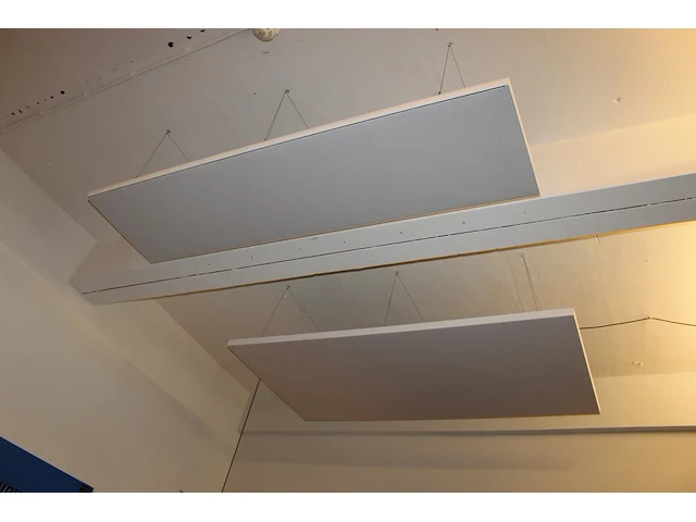 Zeven akoestische plafondpanelen in diverse maten w.o. 4x 2x2 meter. let op: dient door uzelf gedemonteerd ... - afbeelding 1 van  3