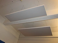 Zeven akoestische plafondpanelen in diverse maten w.o. 4x 2x2 meter. let op: dient door uzelf gedemonteerd ...