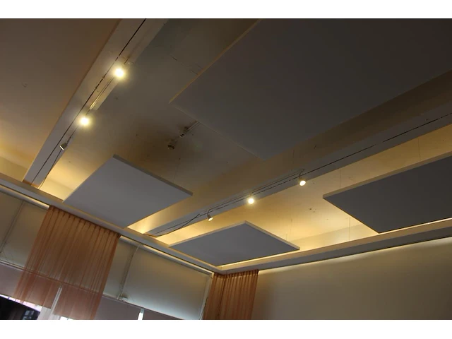 Zeven akoestische plafondpanelen in diverse maten w.o. 4x 2x2 meter. let op: dient door uzelf gedemonteerd ... - afbeelding 2 van  3
