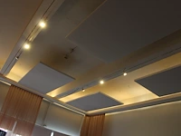 Zeven akoestische plafondpanelen in diverse maten w.o. 4x 2x2 meter. let op: dient door uzelf gedemonteerd ... - afbeelding 2 van  3