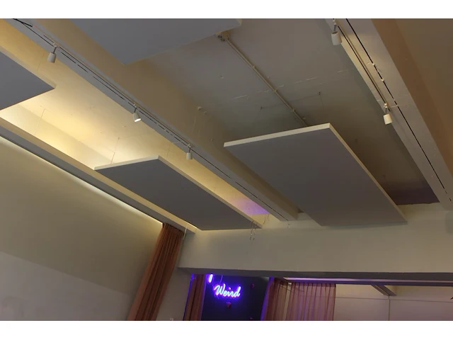 Zeven akoestische plafondpanelen in diverse maten w.o. 4x 2x2 meter. let op: dient door uzelf gedemonteerd ... - afbeelding 3 van  3