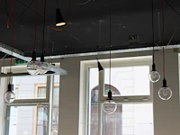 Zeven bolhanglampen. let op! lampen hangen aan het plafond en dienen door uzelf verwijderd te worden. - afbeelding 2 van  2