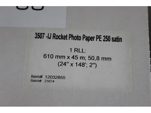 Zeven (deels aangebroken) rollen fotopapier rocket pe250 satin in diverse maten en uitvoeringen. - afbeelding 3 van  4