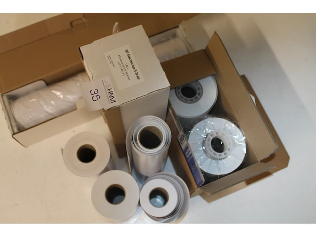 Zeven (deels aangebroken) rollen fotopapier rocket pe250 satin in diverse maten en uitvoeringen. - afbeelding 2 van  4