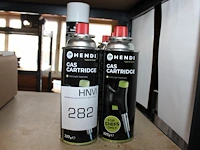 Zeven gascartridges hendi op schap.. - afbeelding 1 van  2