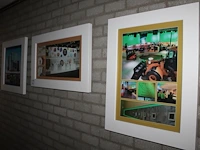 Zeven lijsten met beursprints en reclameopdruk. afmetingen twee maal 72 x 72 cm en drie maal 65 x 85 cm en ... - afbeelding 1 van  5