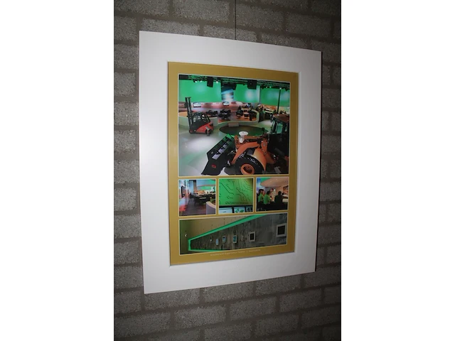 Zeven lijsten met beursprints en reclameopdruk. afmetingen twee maal 72 x 72 cm en drie maal 65 x 85 cm en ... - afbeelding 5 van  5
