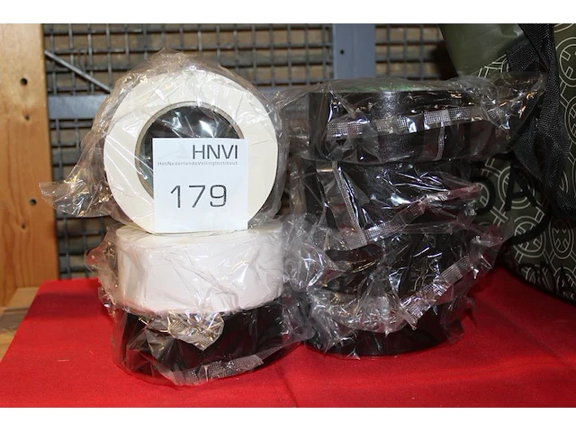 Zeven rollen ducttape. - afbeelding 2 van  2