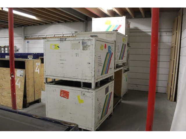Zeven stapelbare opslagkisten 114 x 114 cm in diverse hoogten. - afbeelding 2 van  2