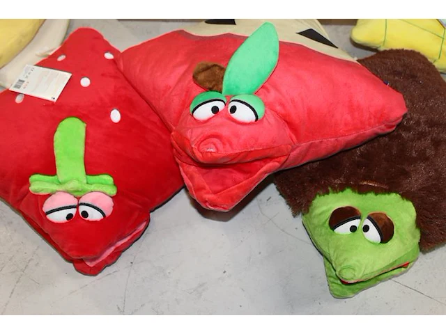 Zeven stuks fruity friendz. - afbeelding 3 van  4