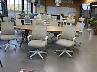 Zeven verrijdbare bureaustoelen sklum. zittingen bevatten vlekken - afbeelding 1 van  2