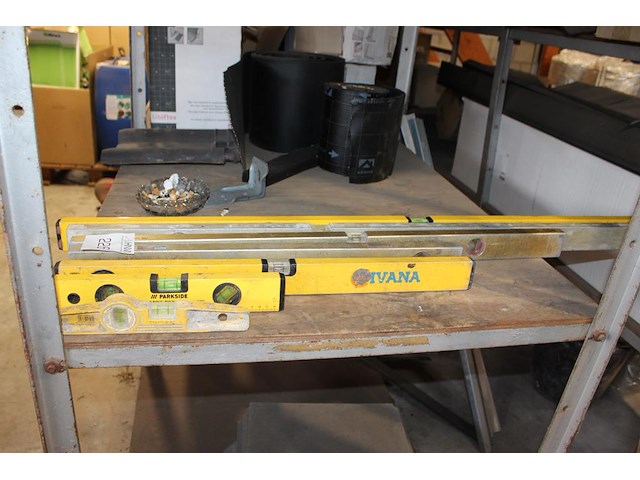 Zeven waterpassen in diverse maten en uitvoeringen. - afbeelding 2 van  2