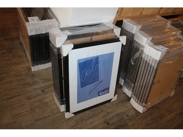 Zeven zwarte fotolijsten 40 x 50 cm. - afbeelding 1 van  2