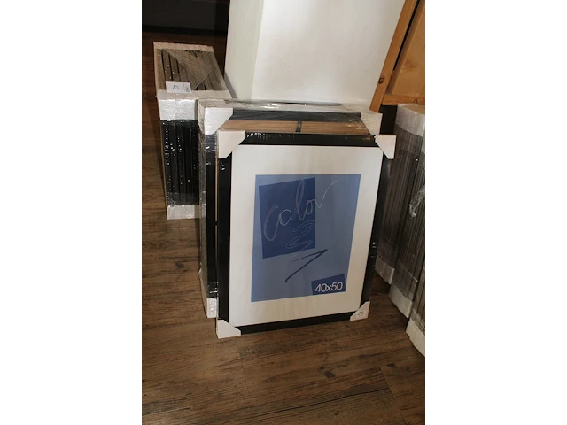 Zeven zwarte fotolijsten 40 x 50 cm. - afbeelding 2 van  2