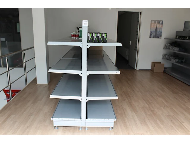 Zevendelige dubbelzijdige showroomstelling. afmeting per sectie 100 x 105 x 168 cm - afbeelding 1 van  3