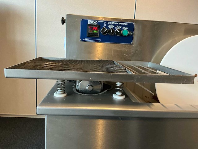 Zilco chocolade machine mouleermachine - afbeelding 13 van  16