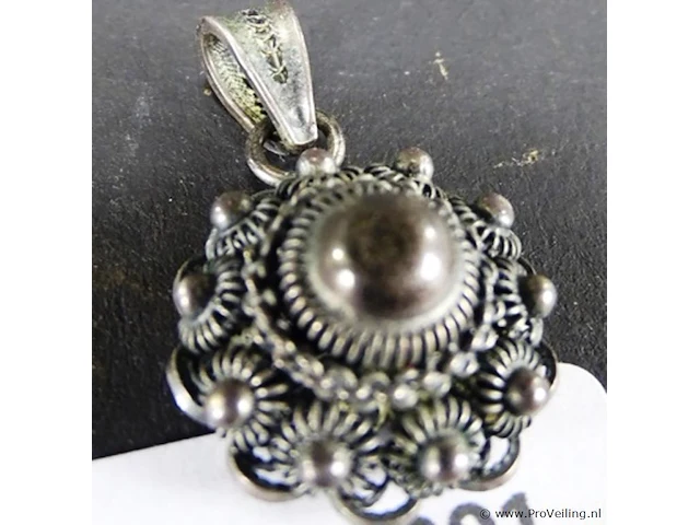 Zilveren?. hanger - afbeelding 1 van  3