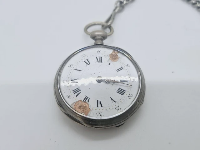 Zilveren mechanisch zakhorloge met ketting - afbeelding 2 van  6