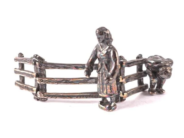 Zilveren miniatuur hek met man en vrouw - afbeelding 1 van  6