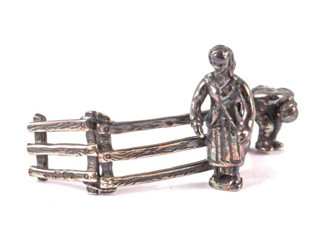 Zilveren miniatuur hek met man en vrouw - afbeelding 2 van  6